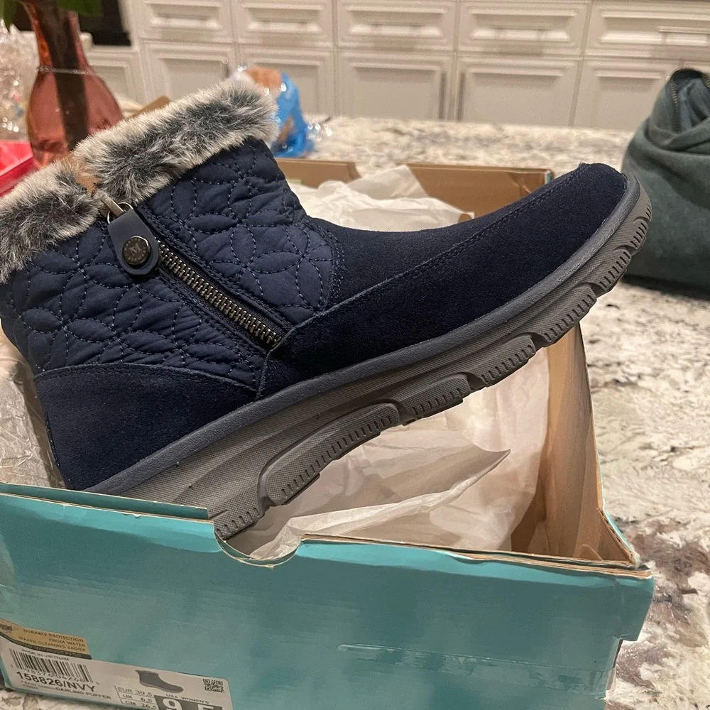 Skechers easy going puffer fur boots nib sz 9.5m